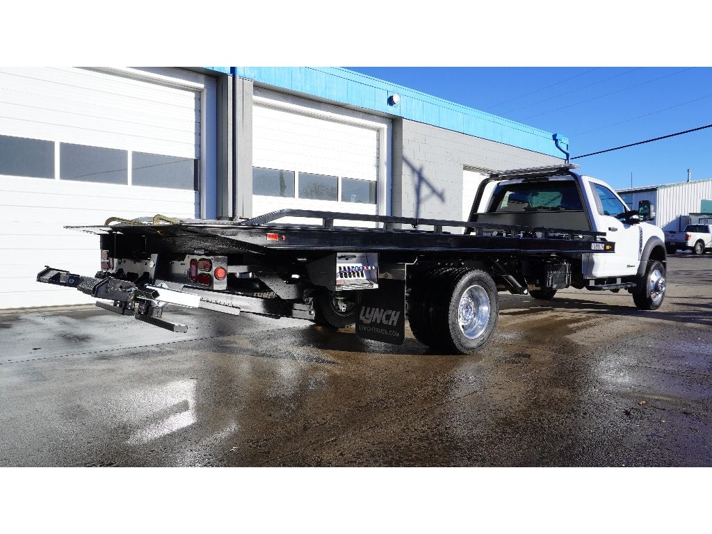 2024 Ford F-600 w/ Century 10S Carrier