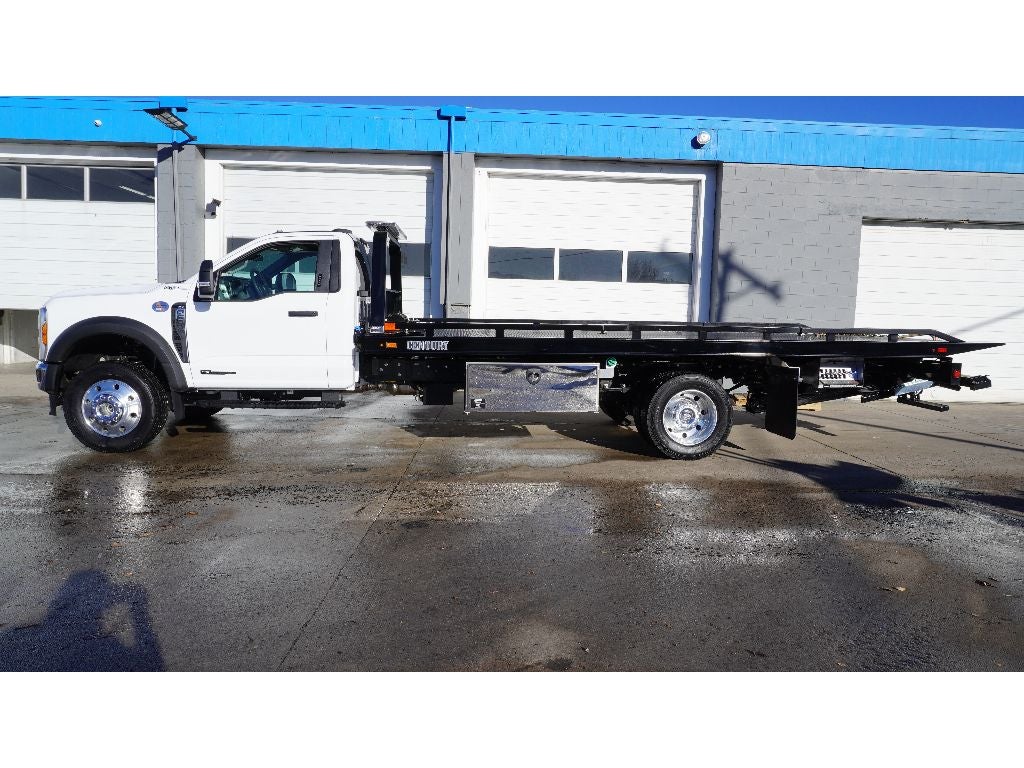 2024 Ford F-600 w/ Century 10S Carrier