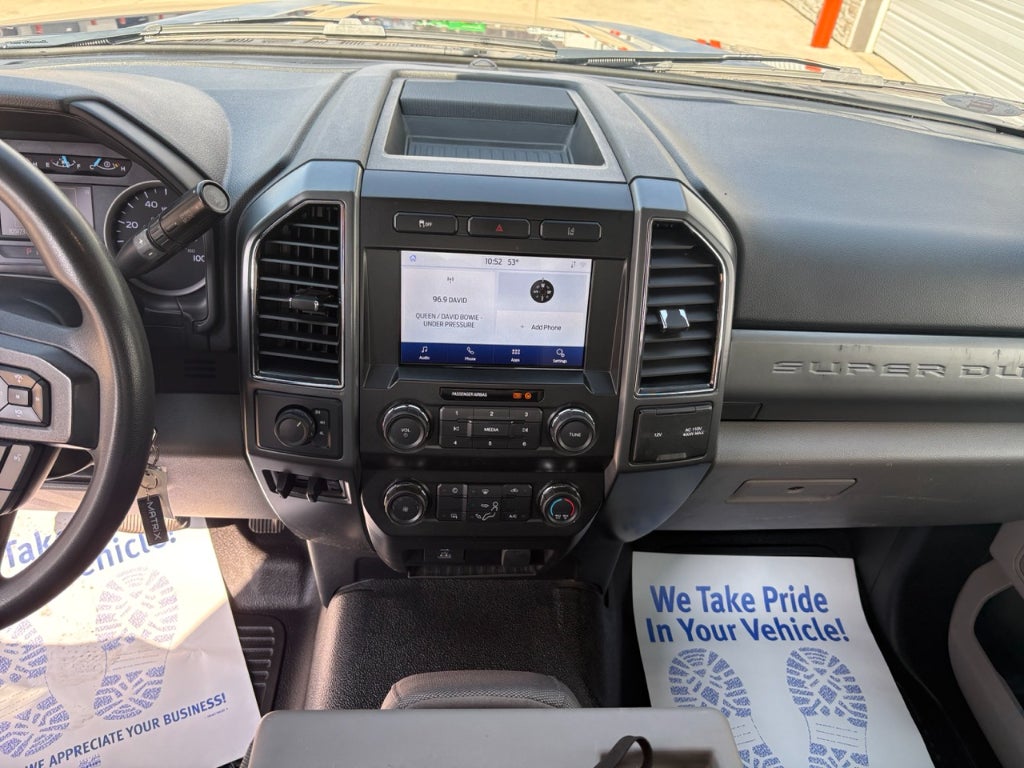 2020 Ford F-550 Super Duty w/ Century 10S Carrier