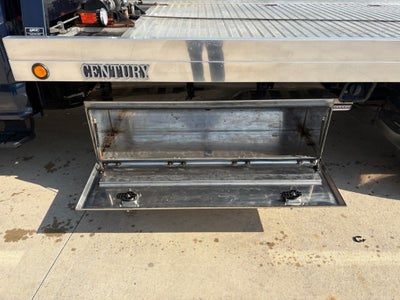 2020 Ford F-550 Super Duty w/ Century 10S Carrier