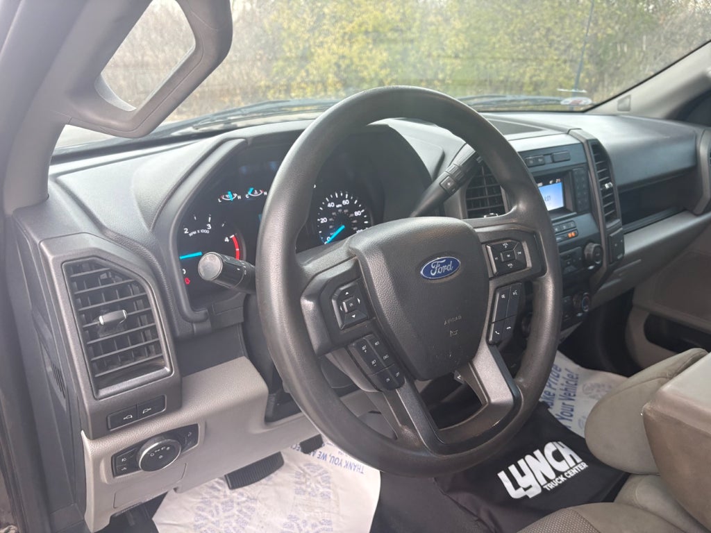 2022 Ford F-550 F Series Super Duty w/ Century 10S Carrier