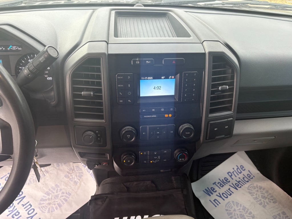 2022 Ford F-550 F Series Super Duty w/ Century 10S Carrier