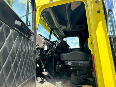 2000 Freightliner Classic XL HOLMES DTU