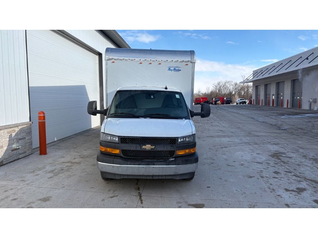 2025 Chevrolet Express 3500 17' Bay Bridge Van Body