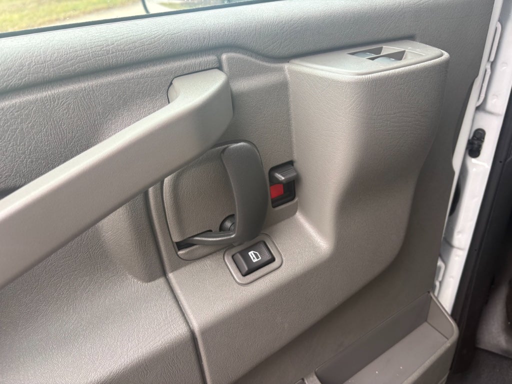 2025 Chevrolet Express 3500 15' Bay Bridge Van Body