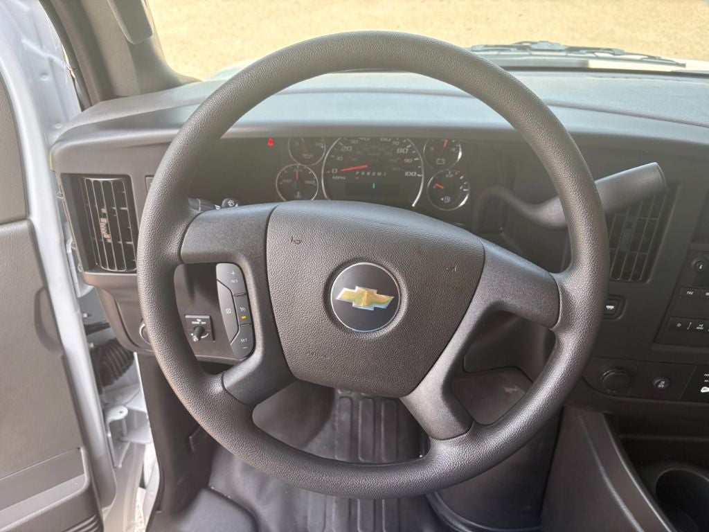 2025 Chevrolet Express 3500 17' Bay Bridge Van Body