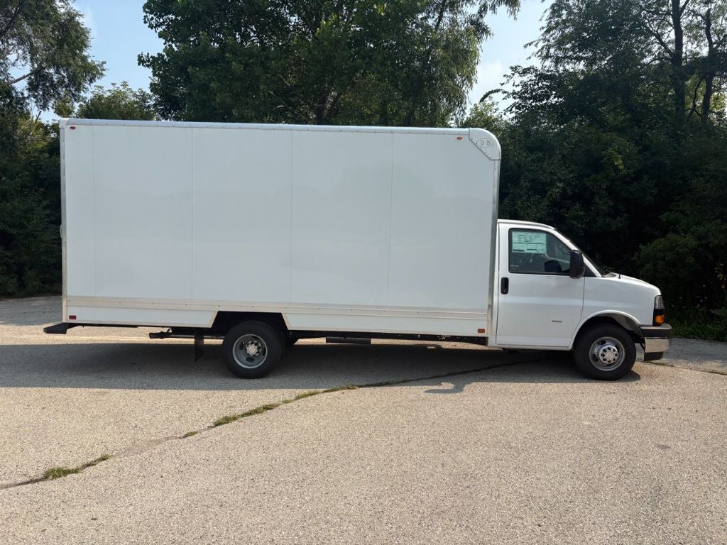 2025 Chevrolet Express 3500 17' Bay Bridge Van Body