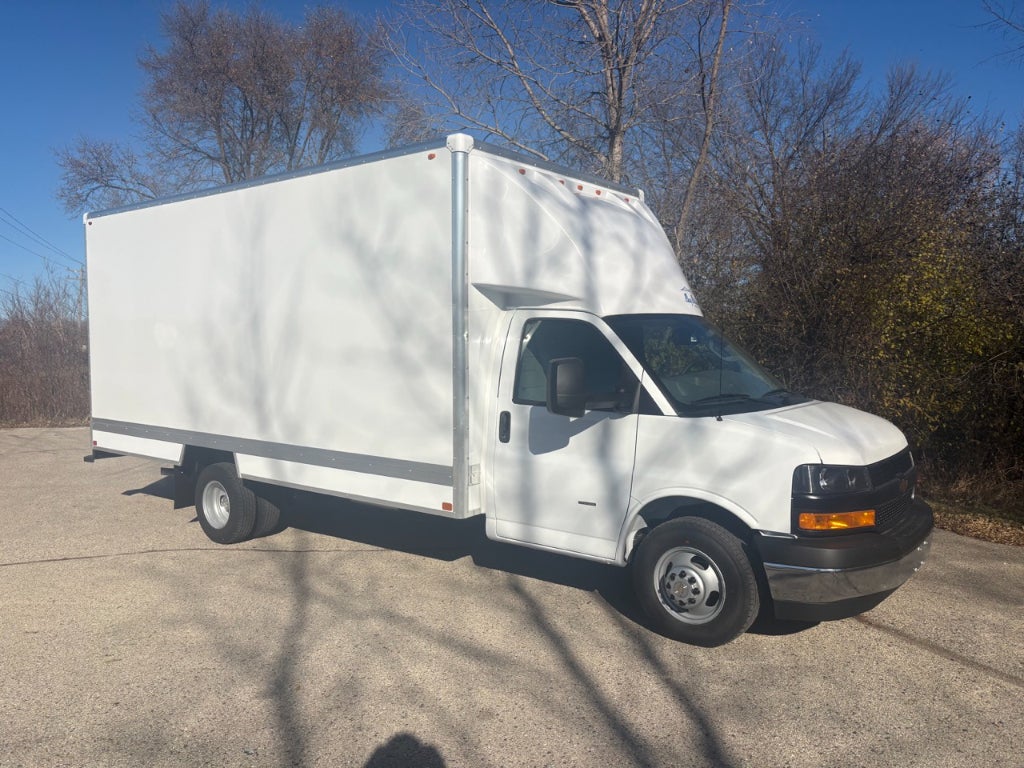 2025 Chevrolet Express 3500 17' Bay Bridge Van Body
