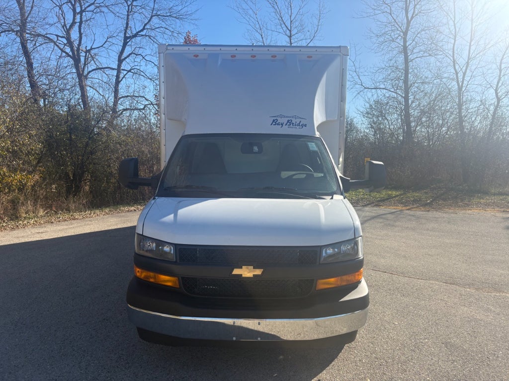 2025 Chevrolet Express 3500 17' Bay Bridge Van Body