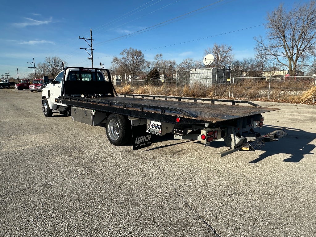 2023 Chevrolet Silverado 6500HD GM515 with a Century 22' Steel Carrier