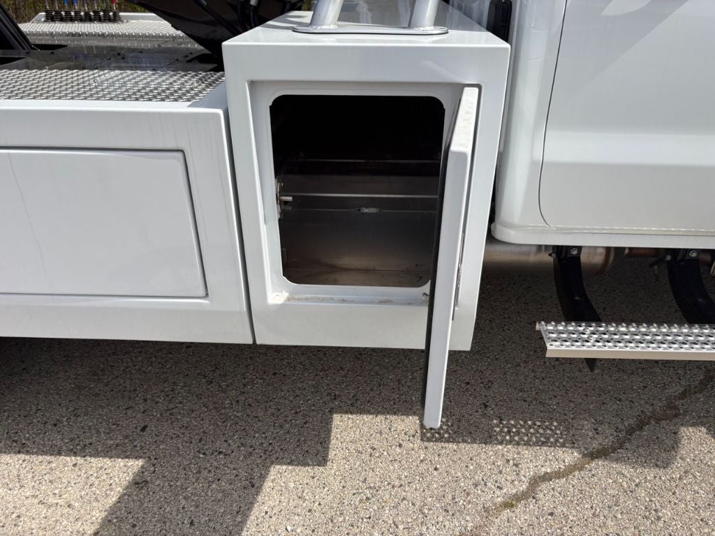 2023 Chevrolet Silverado 6500HD GM515 w/ Century 2465 12-ton wrecker