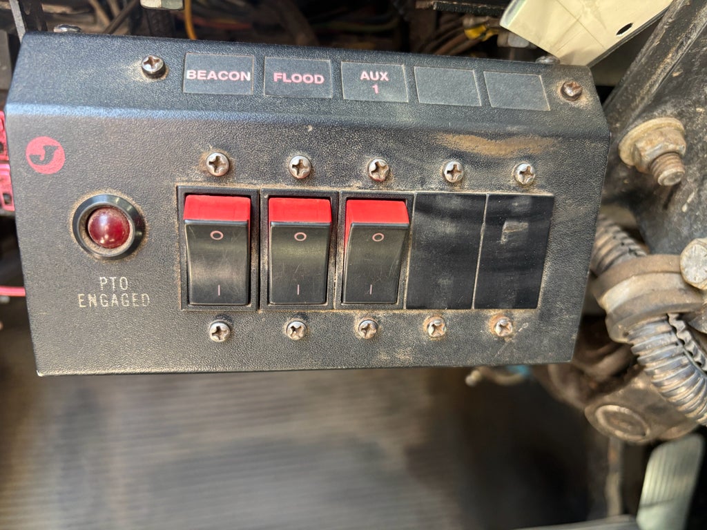 2001 International 4700 MV EC