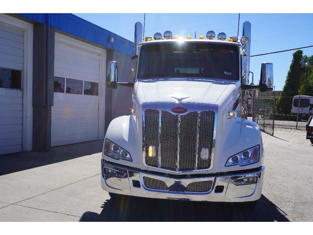 2024 Peterbilt 579 w/ Century 5130 Wrecker