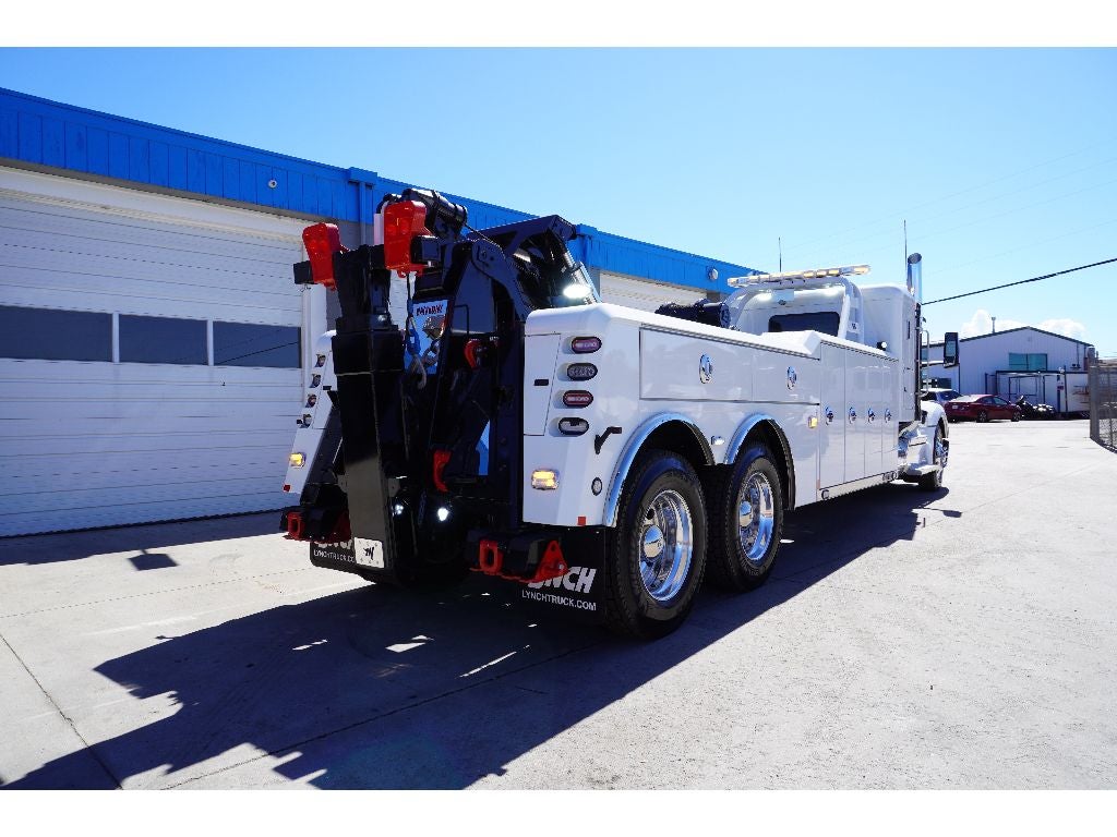 2024 Peterbilt 579 w/ Century 5130 Wrecker