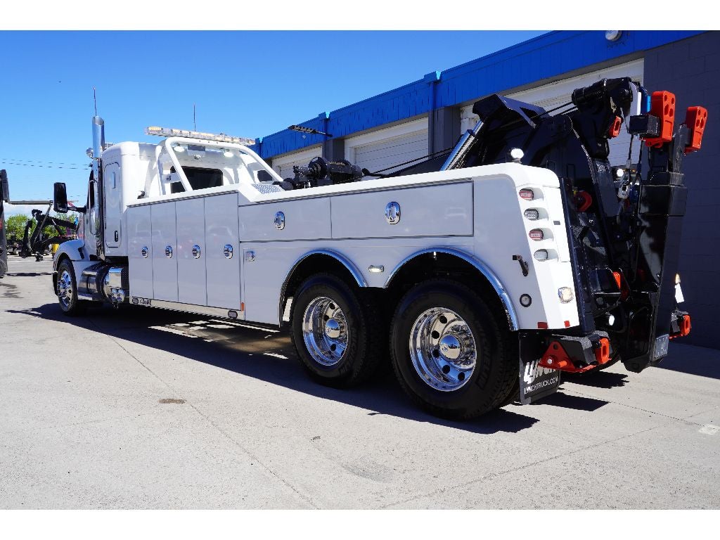 2024 Peterbilt 579 w/ Century 5130 Wrecker