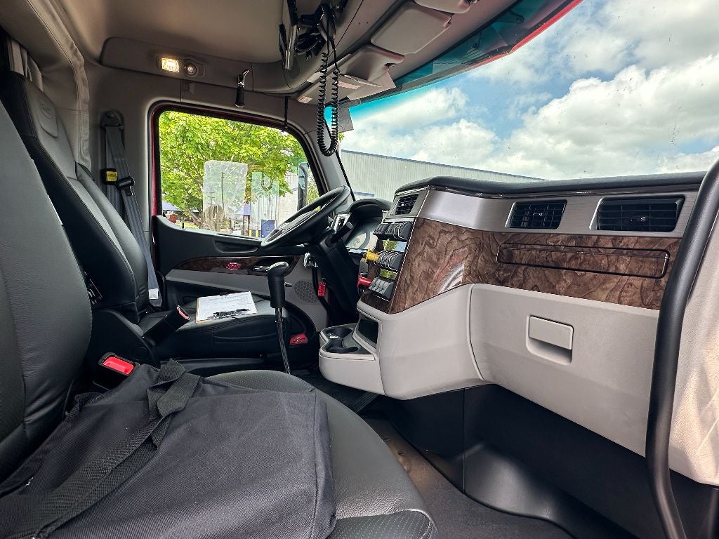 2025 Peterbilt 589 589 WITH A CENTURY 1150