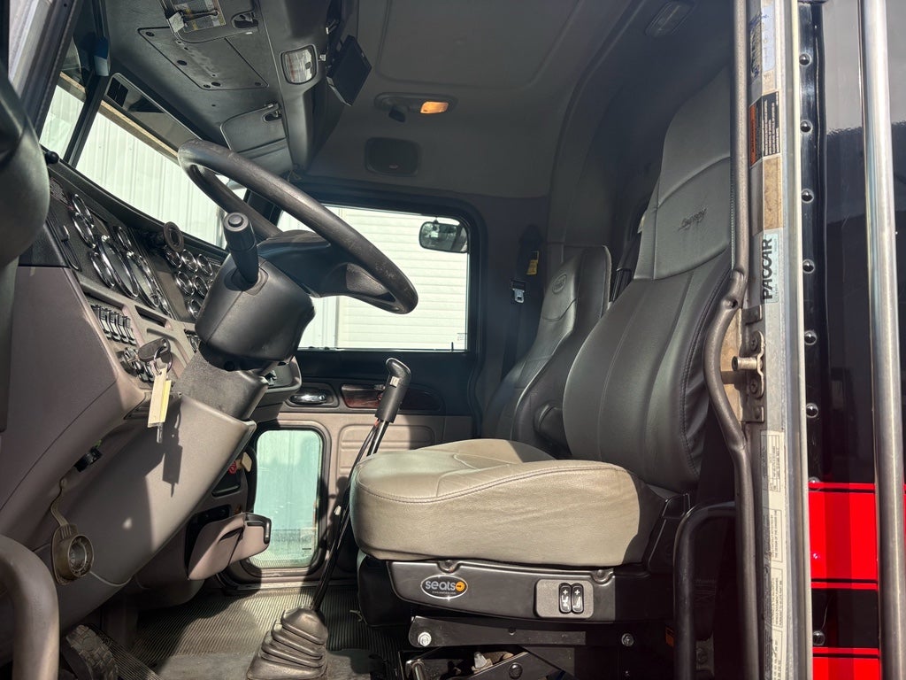 2013 Peterbilt CONVENTIONAL 388