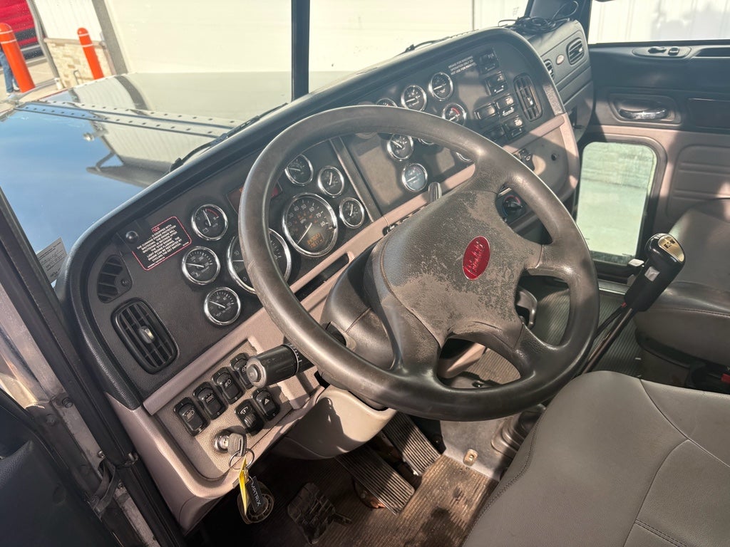 2013 Peterbilt CONVENTIONAL 388