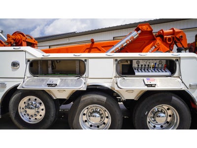 2022 Peterbilt 389 w/ Century 9055XL Wrecker