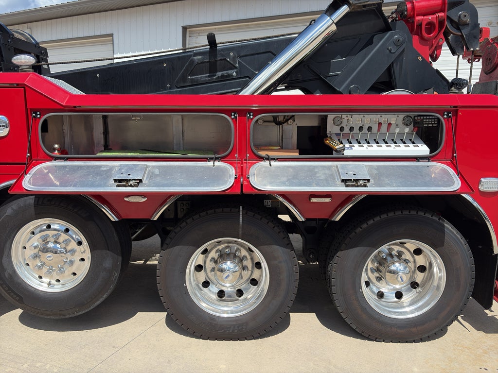 2023 CENTURY PETERBILT 389 w/ Century 9055XL Wrecker