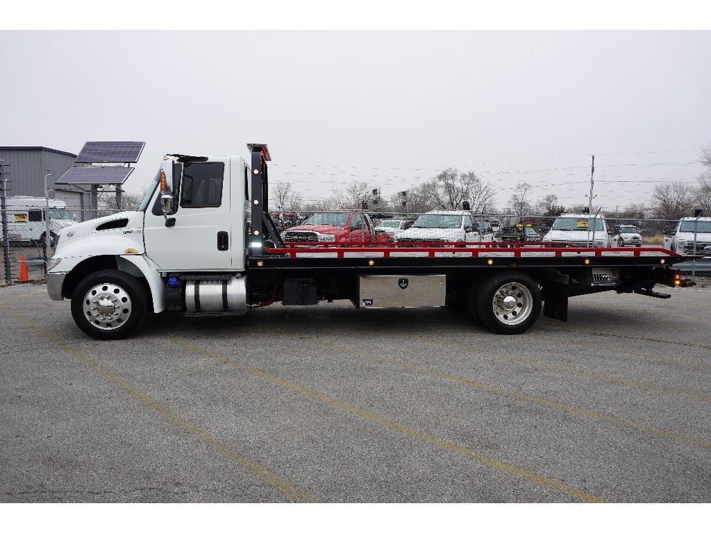 2016 International 4300 MA025 WITH A CENTURY 21.5' STEEL CARRIER