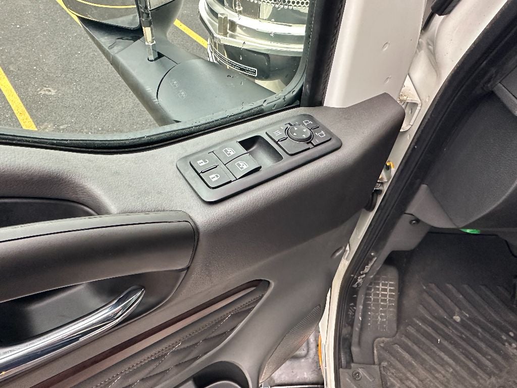 2025 International HX CENTURY 28.5' WOOD INDUSTRIAL