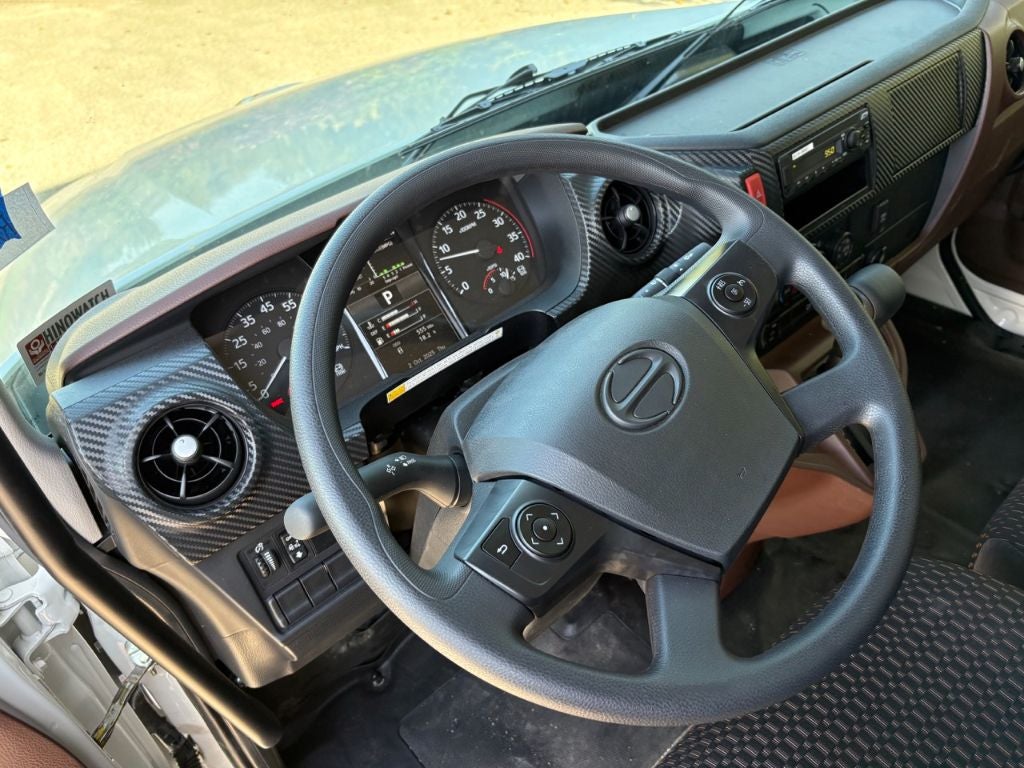 2026 Hino L6 26' ITD Van Body
