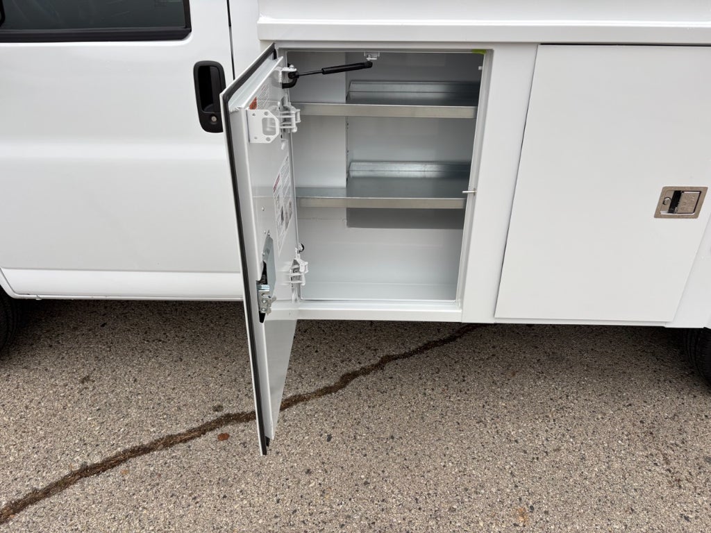 2025 GMC Savana 3500 11' Monroe CSV Body