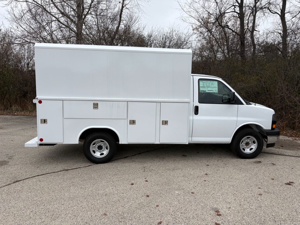 2025 GMC Savana 3500 11' Monroe CSV Body