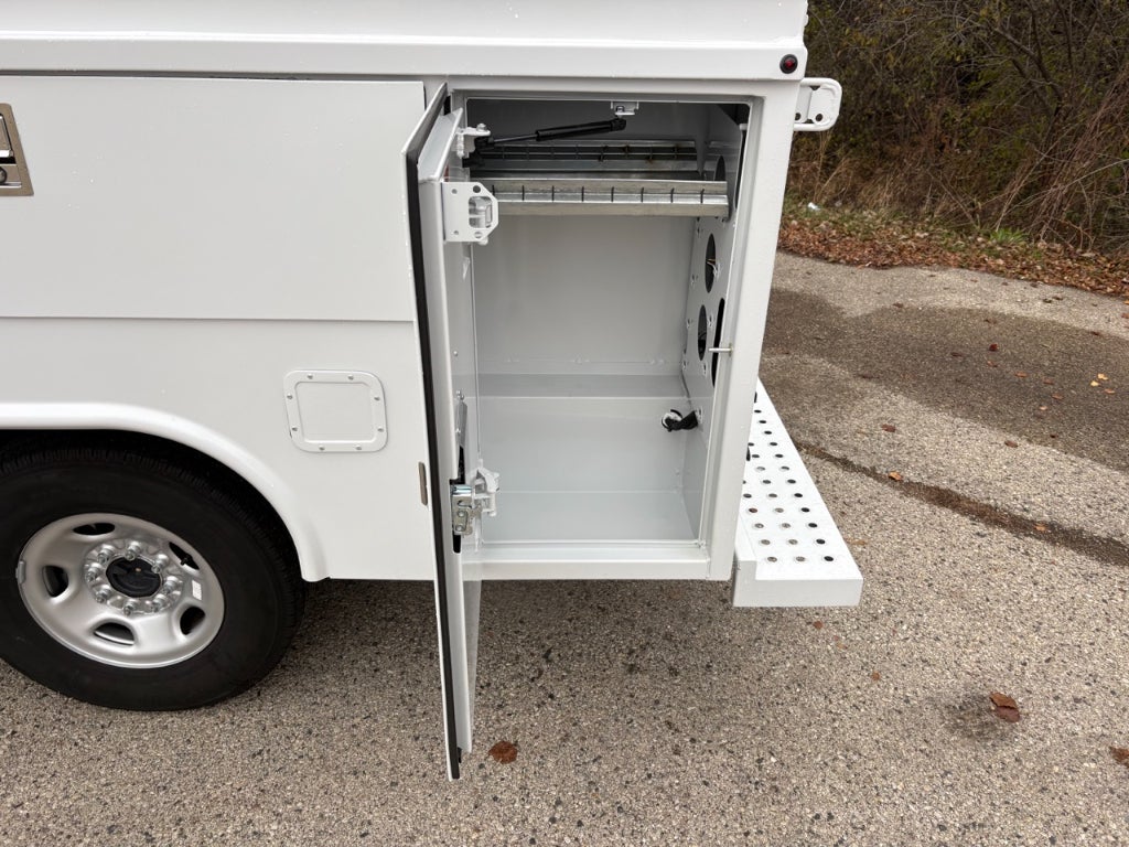 2025 GMC Savana 3500 11' Monroe CSV Body