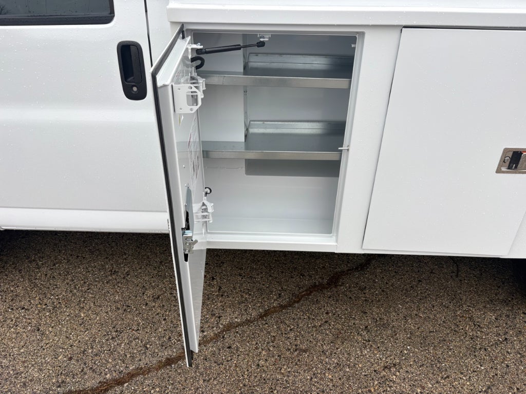 2025 GMC Savana 3500 11' Monroe CSV Body