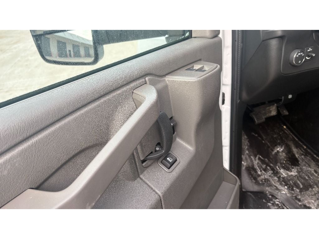 2025 GMC Savana 3500 17' Bay Bridge Van Body