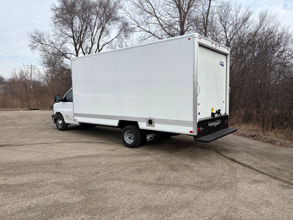 2026 GMC Savana 4500 17' Bay Bridge Van Body