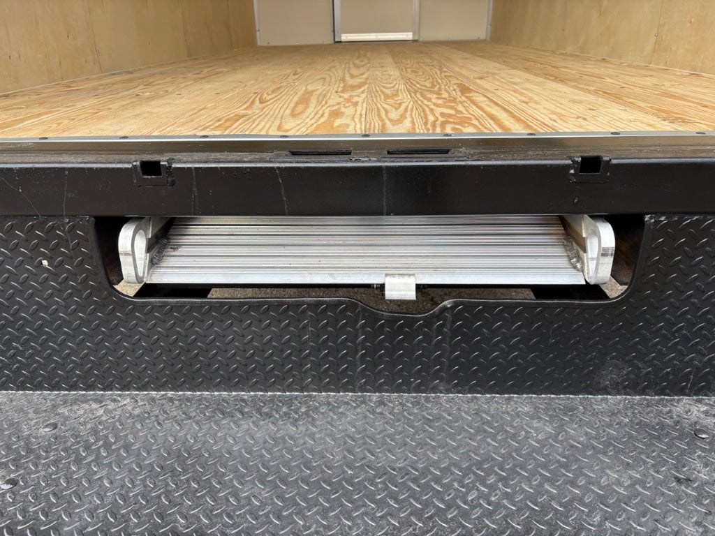 2026 GMC Savana 4500 17' Bay Bridge Van Body