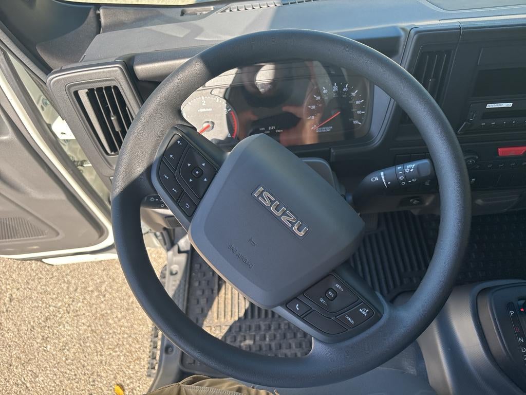 2025 Isuzu NRR 16' Bay Bridge Van Body