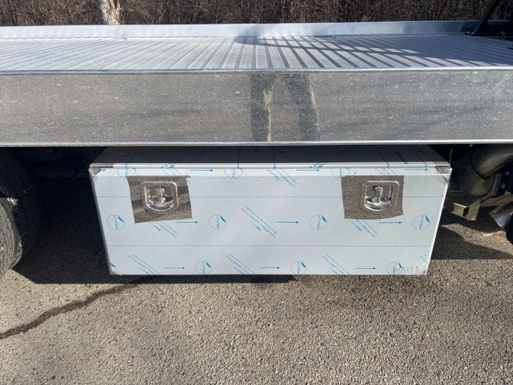 2023 Chevrolet 5500XD w/ Century 10S Carrier