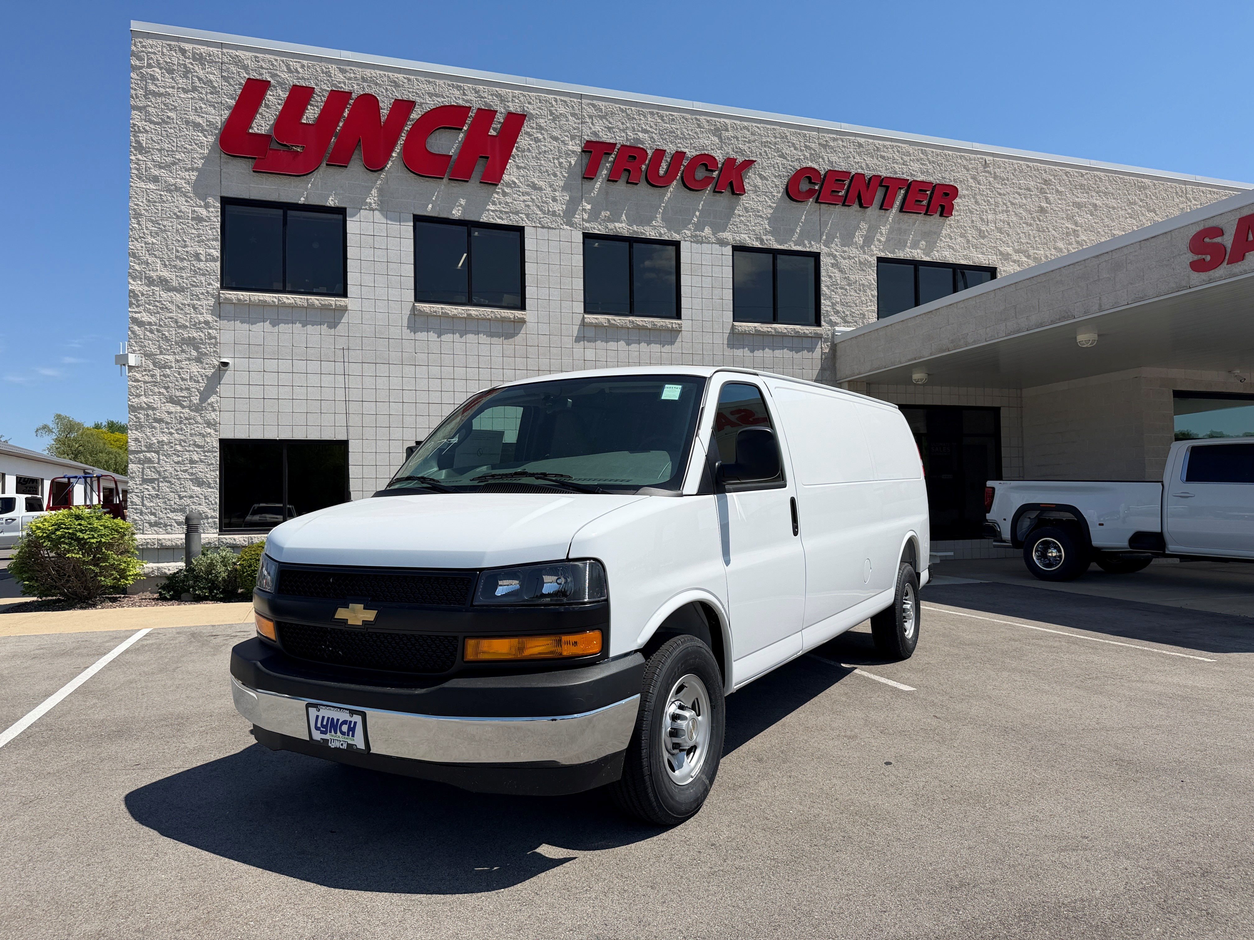 2026 Chevrolet Express 2500 Extended Work Van HD's photo