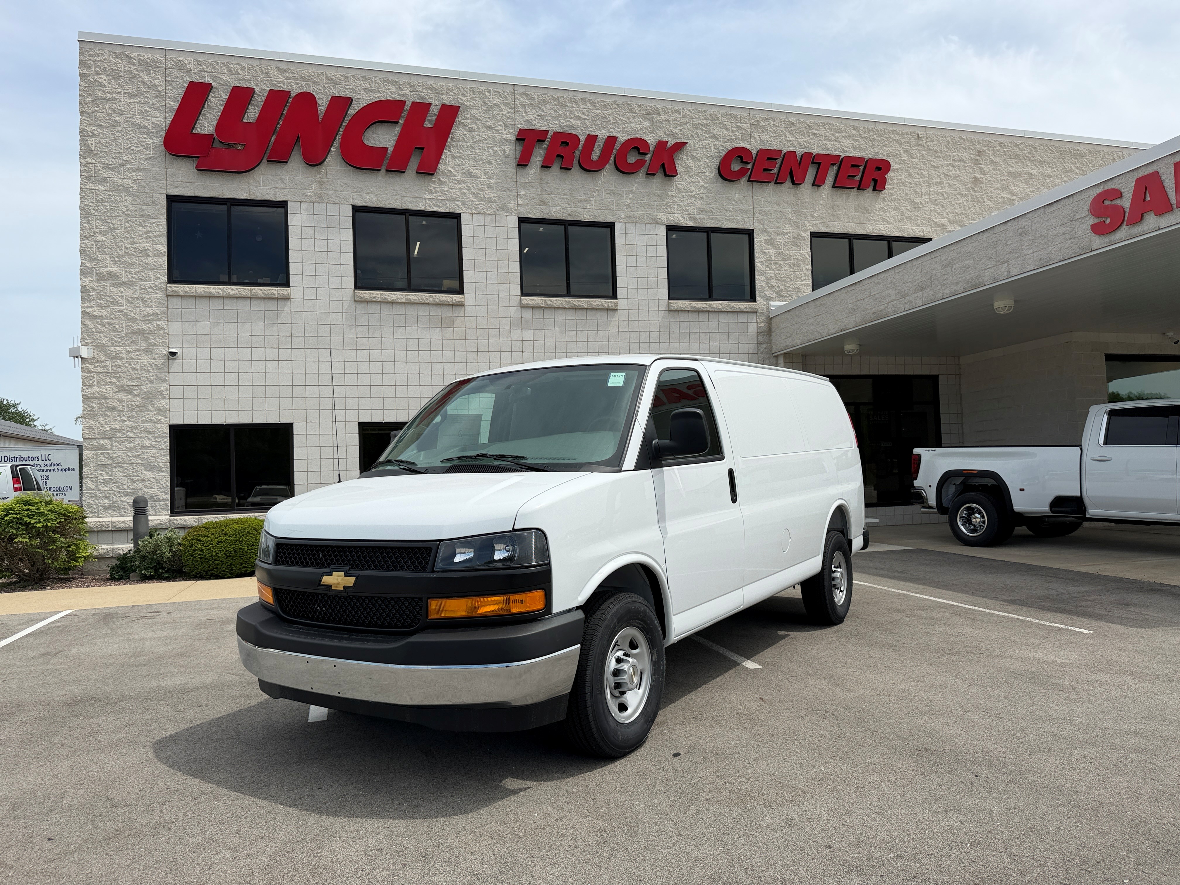 2026 Chevrolet Express 2500 Work Van HD's photo